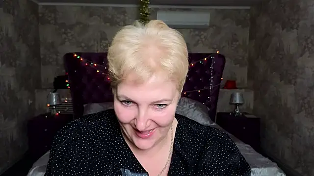 Snapshot of Sandra_Snow chatting on 01-17-25, 05:19 Sandra Snow online show from 01-17-25, 05:19
