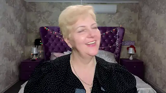 Snapshot of Sandra_Snow chatting on 01-21-25, 05:20 Sandra Snow online show from 01-21-25, 05:20