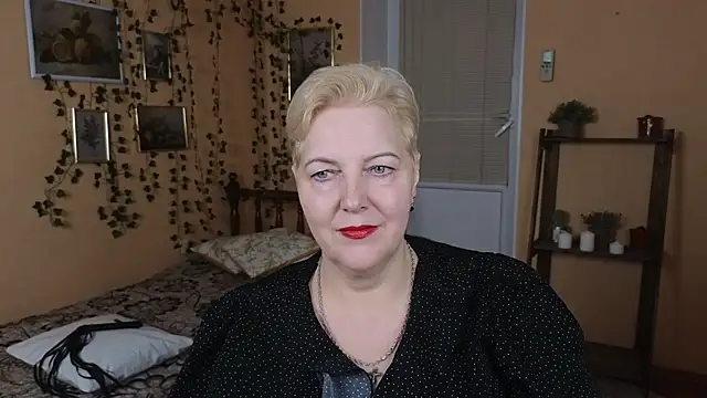 Snapshot of Sandra_Snow chatting on 02-11-25, 06:22 Sandra Snow online show from 02-11-25, 06:22