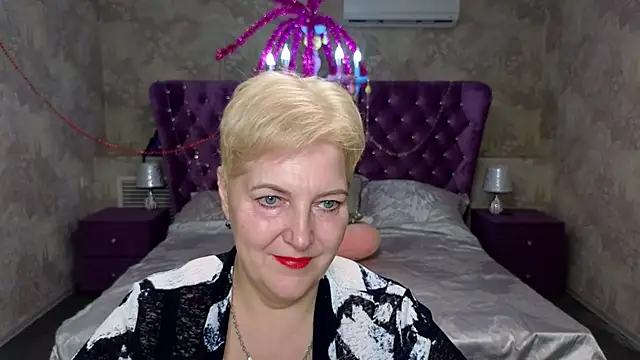 Snapshot of Sandra_Snow chatting on 02-14-25, 02:44 Sandra Snow online show from 02-14-25, 02:44