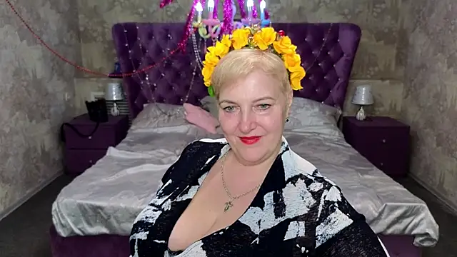 Snapshot of Sandra_Snow chatting on 02-14-25, 08:59 Sandra Snow online show from 02-14-25, 08:59
