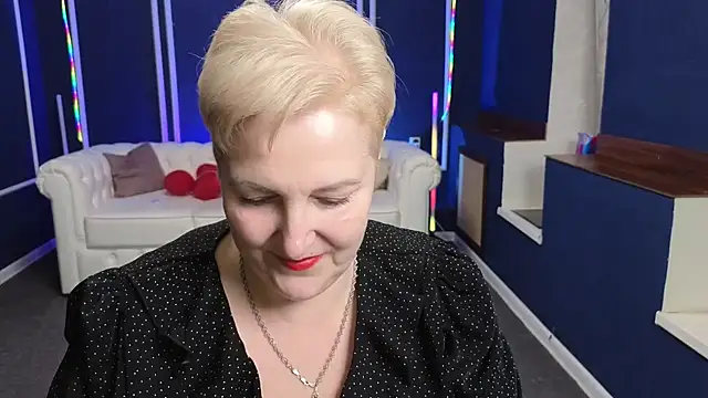 Snapshot of Sandra_Snow chatting on 02-18-25, 03:21 Sandra Snow online show from 02-18-25, 03:21