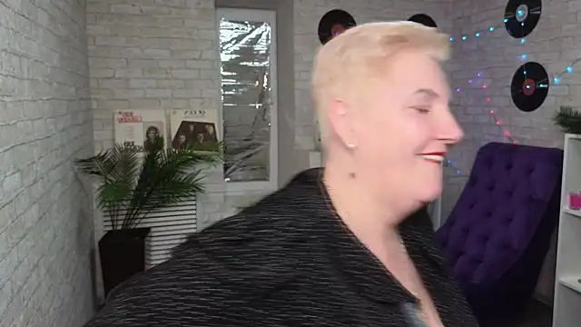 Snapshot of Sandra_Snow chatting on 02-20-25, 04:25 Sandra Snow online show from 02-20-25, 04:25