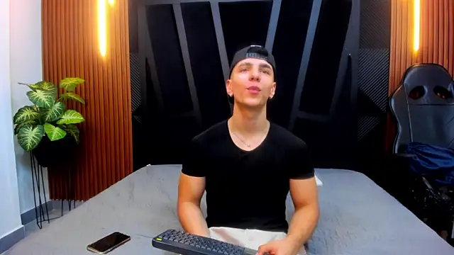 Flynn Riider online show from 01-23-25, 08:13