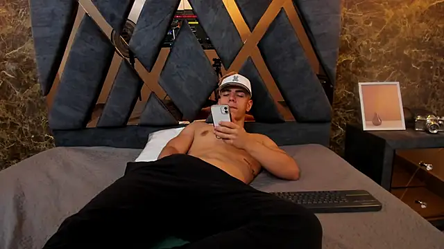 Flynn Riider online show from 01-27-25, 11:22