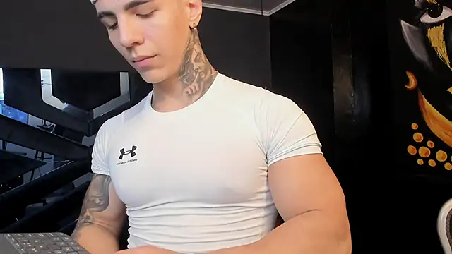 Flynn Riider online show from 11-11-25, 05:13