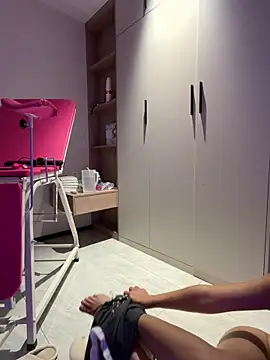 Snapshot of pinnnnnnk chatting on 02-01-26, 12:04 pinnnnnnk online show from 02-01-26, 12:04