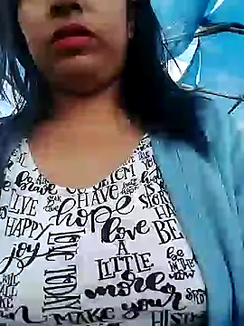 Snapshot of Danna-linyi chatting on 12-12-24, 10:09 Danna-linyi online show from 12-12-24, 10:09