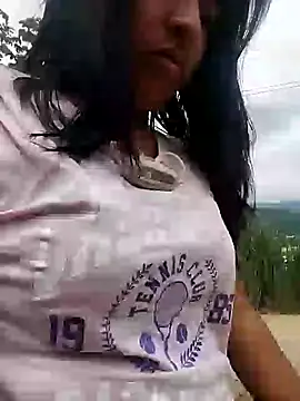 Snapshot of Danna-linyi chatting on 12-22-24, 03:00 Danna-linyi online show from 12-22-24, 03:00