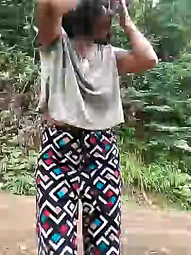 Snapshot of Danna-linyi chatting on 12-26-24, 03:53 Danna-linyi online show from 12-26-24, 03:53