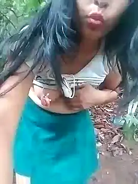 Snapshot of Danna-linyi chatting on 01-02-25, 09:39 Danna-linyi online show from 01-02-25, 09:39