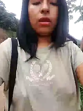 Snapshot of Danna-linyi chatting on 01-10-25, 02:45 Danna-linyi online show from 01-10-25, 02:45