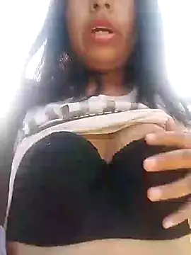 Snapshot of Danna-linyi chatting on 01-28-25, 10:23 Danna-linyi online show from 01-28-25, 10:23