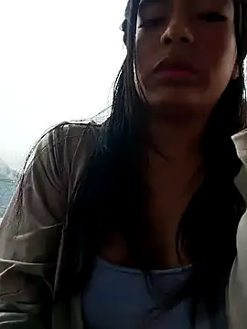 Snapshot of Danna-linyi chatting on 02-08-25, 03:53 Danna-linyi online show from 02-08-25, 03:53