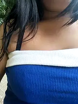 Snapshot of Danna-linyi chatting on 02-21-25, 08:27 Danna-linyi online show from 02-21-25, 08:27