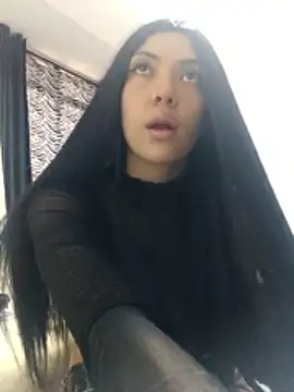 Aurora Hotson online show from 12-04-25, 09:01