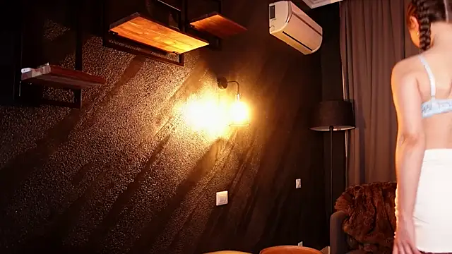 Snapshot of MuseSolis chatting on 12-29-24, 10:25 MuseSolis online show from 12-29-24, 10:25