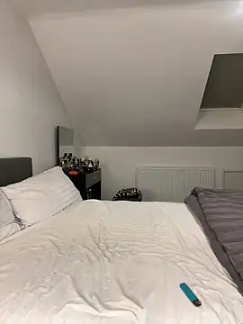 littlebambi26 online show from 04-24-26, 08:44