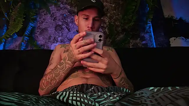 Snapshot of Junihn0 chatting on 12-22-24, 06:48 Junihn0 online show from 12-22-24, 06:48