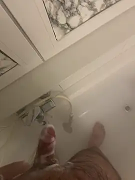 Snapshot of Loco42- chatting on 12-30-24, 05:44 Loco42- online show from 12-30-24, 05:44