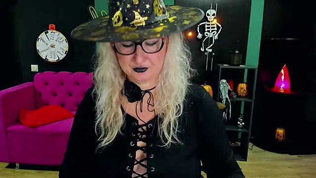 ChristyBrooks online show from 10-31-25, 09:10