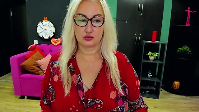 ChristyBrooks online show from 11-13-25, 07:18