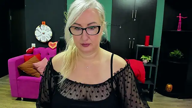 ChristyBrooks online show from 11-15-25, 07:05