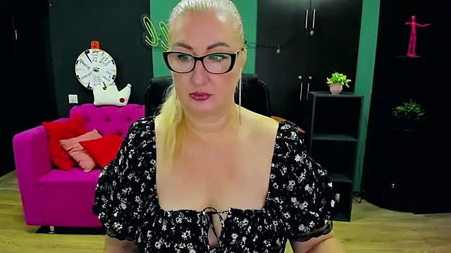 ChristyBrooks online show from 11-26-25, 05:19