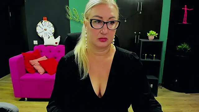 ChristyBrooks online show from 11-29-25, 06:16