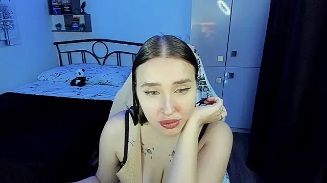 LinaTruly online show from 11-17-25, 10:04