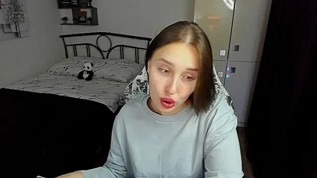 LinaTruly online show from 11-26-25, 10:00