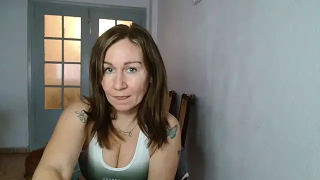 Snapshot of TamaraSweetxo chatting on 12-19-24, 04:02 TamaraSweetxo online show from 12-19-24, 04:02