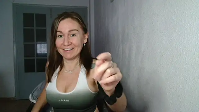 Snapshot of TamaraSweetxo chatting on 12-23-24, 04:39 TamaraSweetxo online show from 12-23-24, 04:39