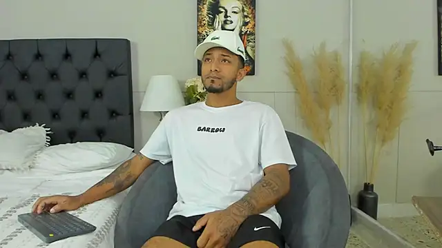 Snapshot of Robin_Rief chatting on 02-12-25, 03:29 Robin Rief online show from 02-12-25, 03:29