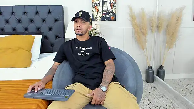 Snapshot of Robin_Rief chatting on 02-26-25, 03:21 Robin Rief online show from 02-26-25, 03:21