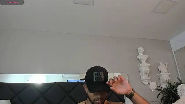 Robin Rief online show from 11-22-25, 03:38