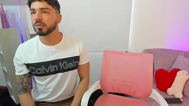 Snapshot of savage_sweethearts chatting on 12-19-24, 05:18 savage sweethearts online show from 12-19-24, 05:18