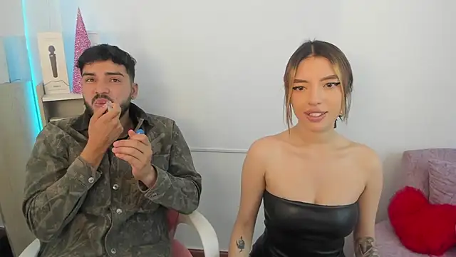 Snapshot of savage_sweethearts chatting on 12-26-24, 03:42 savage sweethearts online show from 12-26-24, 03:42