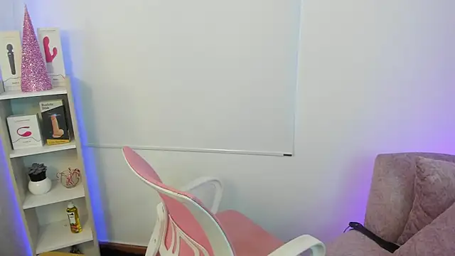 Snapshot of savage_sweethearts chatting on 12-27-24, 09:11 savage sweethearts online show from 12-27-24, 09:11