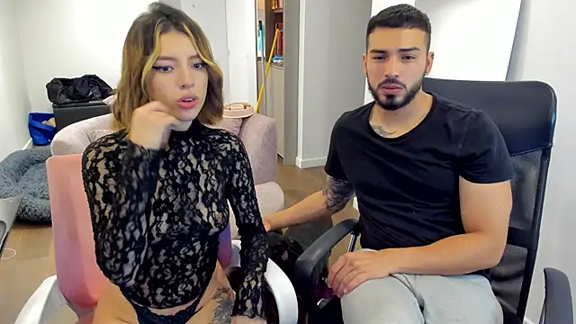 Snapshot of savage_sweethearts chatting on 03-04-25, 02:49 savage sweethearts online show from 03-04-25, 02:49