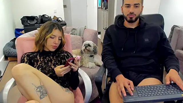 Snapshot of savage_sweethearts chatting on 03-06-25, 03:02 savage sweethearts online show from 03-06-25, 03:02