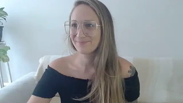 Snapshot of CabledHeredity chatting on 01-27-25, 01:41 CabledHeredity online show from 01-27-25, 01:41