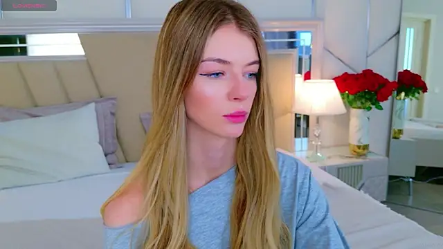 MeganMour online show from 04-25-26, 01:41