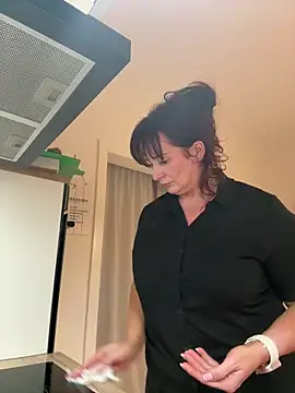 Engel mia online show from 04-21-26, 07:50