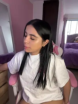 Emily-14 online show from 04-26-26, 05:43