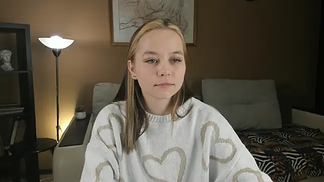 Snapshot of FalineDowlen chatting on 12-12-24, 02:37 FalineDowlen online show from 12-12-24, 02:37