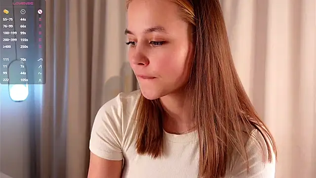 Snapshot of FalineDowlen chatting on 12-15-24, 05:13 FalineDowlen online show from 12-15-24, 05:13