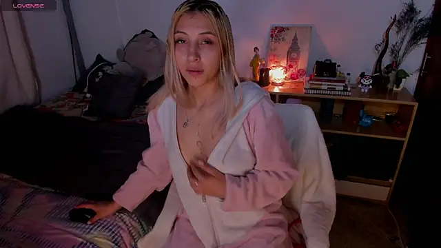 Snapshot of cuteweed420 chatting on 01-06-26, 03:10 cuteweed420 online show from 01-06-26, 03:10