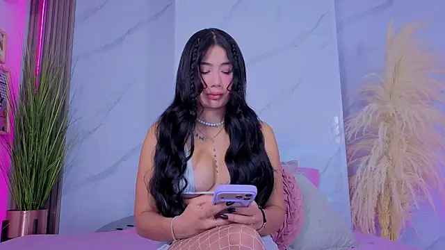 Chlooee   online show from 04-08-26, 01:49