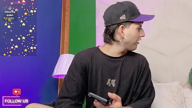 Snapshot of sett_and_gwen chatting on 06-24-26, 04:33 sett and gwen online show from 06-24-26, 04:33